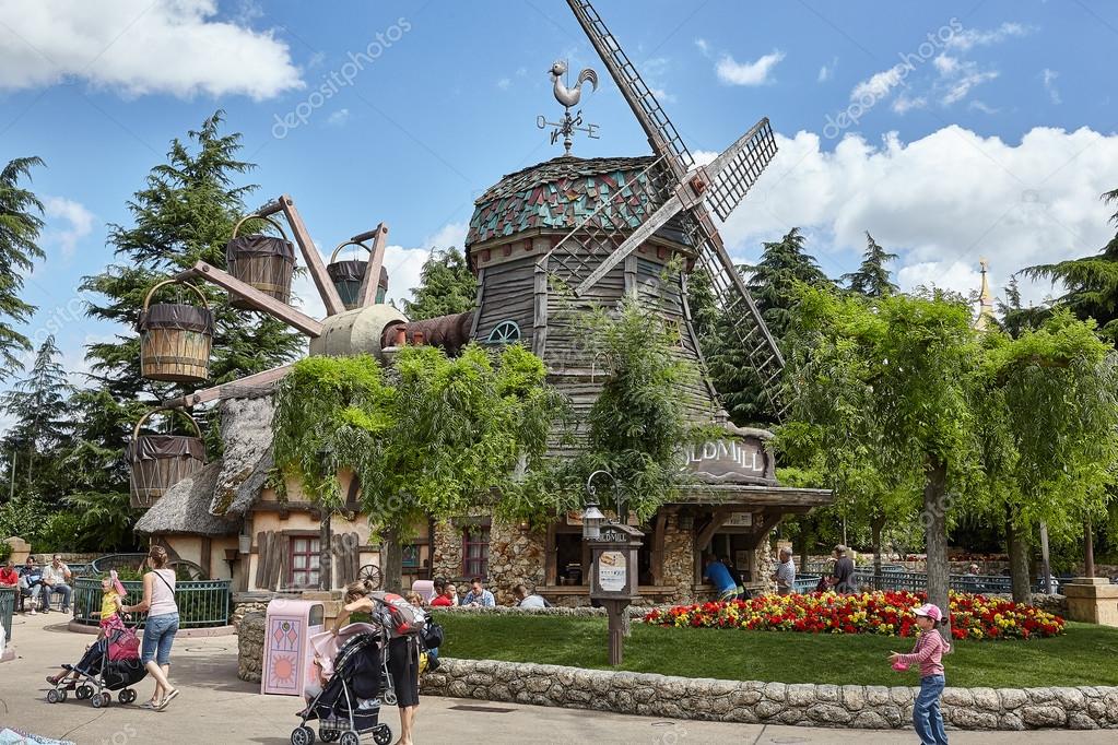 Attractions In Disneyland Paris Stock Editorial Photo C Lexin1575