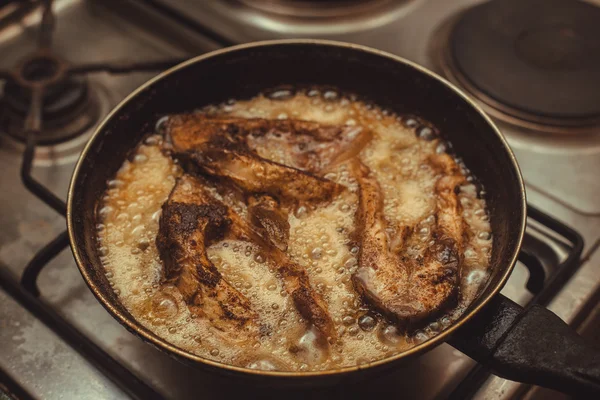 Fish frying in a pan — Stock Photo, Image