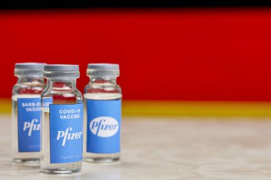Taşkent, Özbekistan - 7 Aralık 2020: Pfizer aşısıyla Almanya 'da kitle aşısı