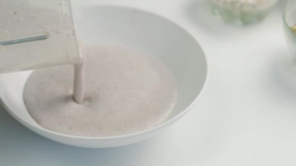 Házi készítésű gluténmentes smoothie készítése — Stock videók