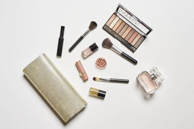 Kadın kozmetik çantası. Makyaj ürünleri seti