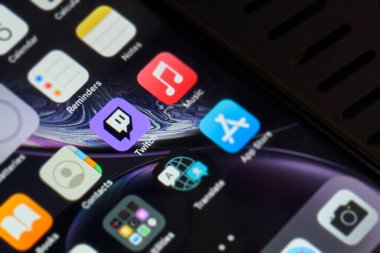 Ekran akıllı telefonundaki simge uygulamasını işaretle