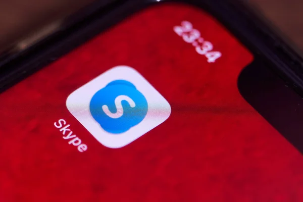 Akıllı telefon ekranında Skype mobil uygulaması — Stok fotoğraf