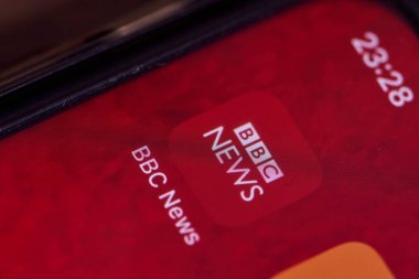 Akıllı telefon ekranında BBC haber mobil uygulaması