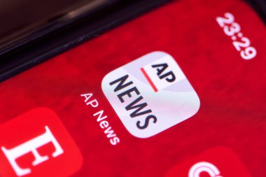 Akıllı telefon ekranında ilişkili basın mobil uygulaması