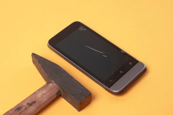 Phone broken with a hammer — Stockfoto