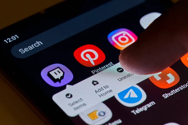 Невстановлена програма Twitch. Deleting Twitch app — стокове фото