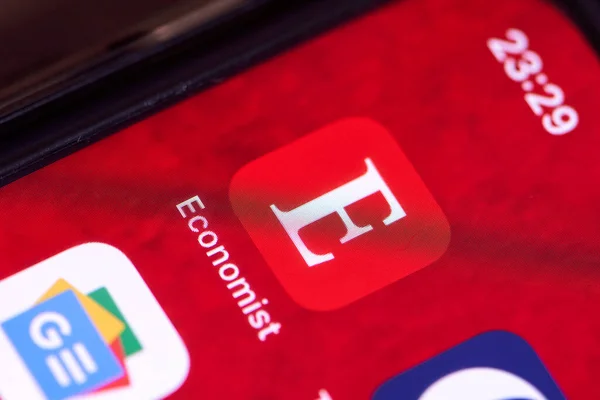Akıllı telefon ekranındaki Ekonomist mobil uygulama — Stok fotoğraf