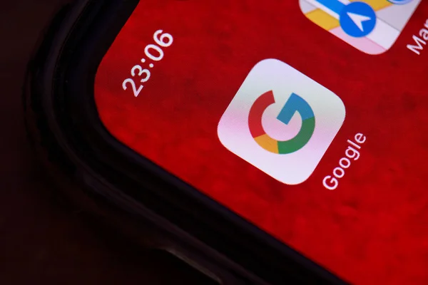 Akıllı telefon ekranında Google mobil uygulaması — Stok fotoğraf