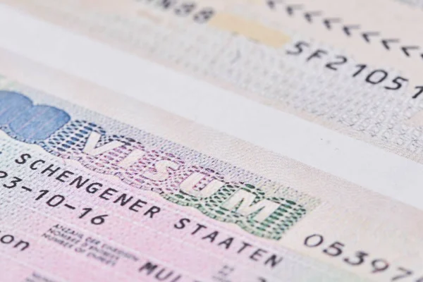 Visto Schengen no passaporte. Close-up — Fotografia de Stock