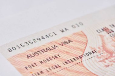 Pasaportunda Avustralya vizesi var. Yakın çekim görünümü
