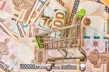 Bize Özbekistan 'dan dolar alıyor.