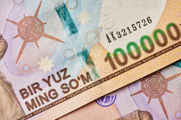 Vista de cerca del billete de suma uzbek — Foto de Stock