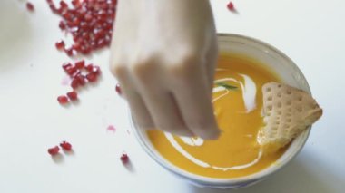 Sağlıklı kabak çorbası hazırlama süreci