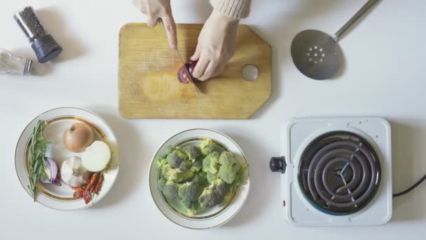 Cocinar alimentos saludables con brócoli — Vídeo de stock