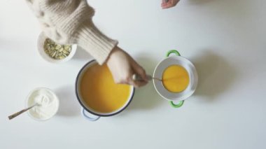 Sağlıklı kabak çorbası hazırlama süreci