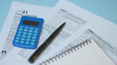 Bir kişi vergi hesaplama ve 1040 Vergi Formu doldurma
