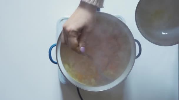 Prozess der gesunden Zubereitung von Kürbissuppe — Stockvideo