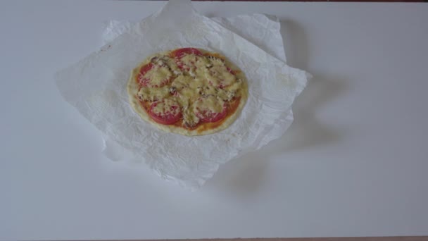 Nybakade hemmagjord pizza — Stockvideo