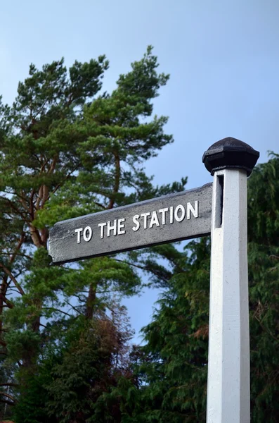 To the train station sign. — Stock Photo, Image