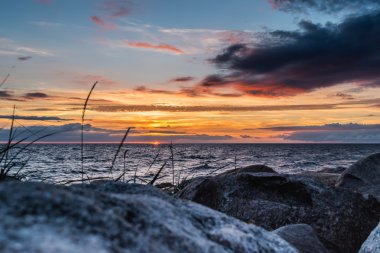 Baltık Denizi güzel günbatımı