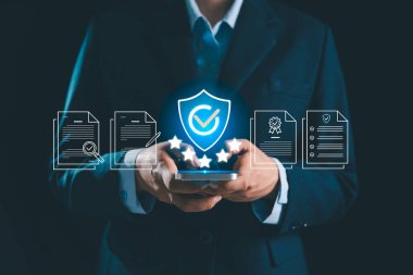 Kalite güvencesi, sertifika konsepti beş yıldızlı hizmeti, uyum belgesini, onaylanmış standartları, mükemmel markalaşmayı, güven oluşturmayı, ürün güvenilirliğini, üst düzey hizmet sunmayı vurguluyor