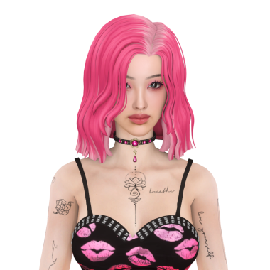 Pembe kısa saçlı, gotik bir elbise ve dövme takan güzel bir Asyalı kadın.