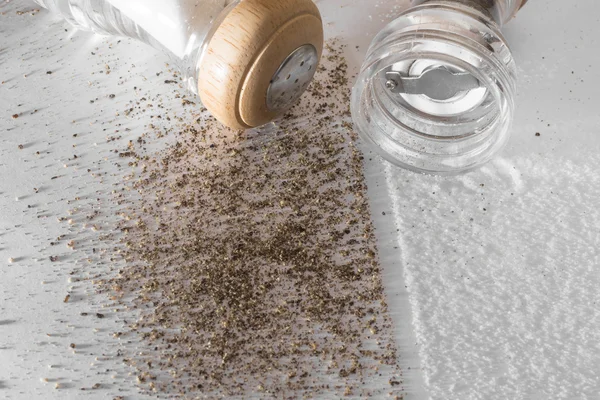 tuz ve biber beyaz bcg üzerinde