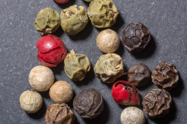 yakın çekim çeşitli renk biber