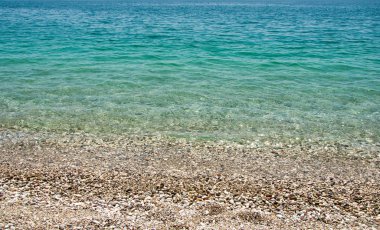 Berrak Denizi ve çakıl