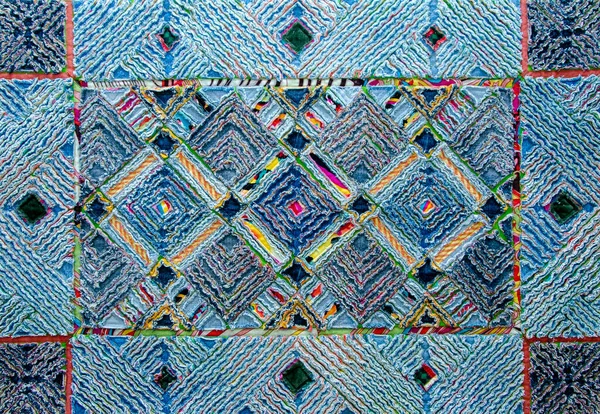 Denim ve pamuklu kumaş, halı dokusu kabarık.