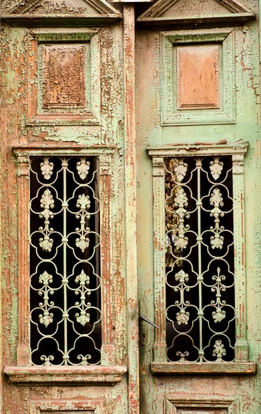 Viejas puertas de madera con dibujos —  Fotos de Stock