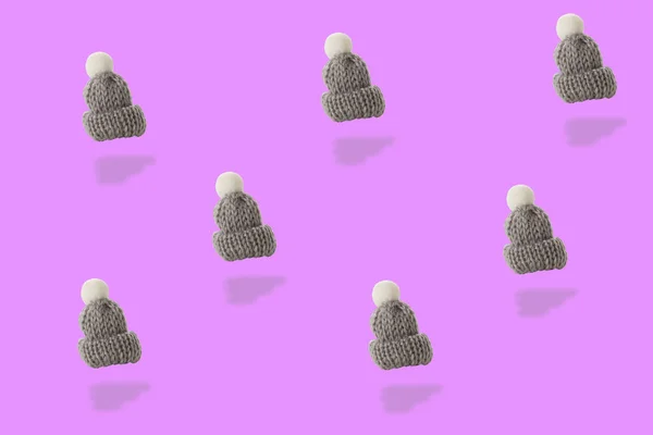 Γκρι Μάλλινο Καπέλο Λευκό Πουά Μοτίβο Ροζ Backgound — Φωτογραφία Αρχείου