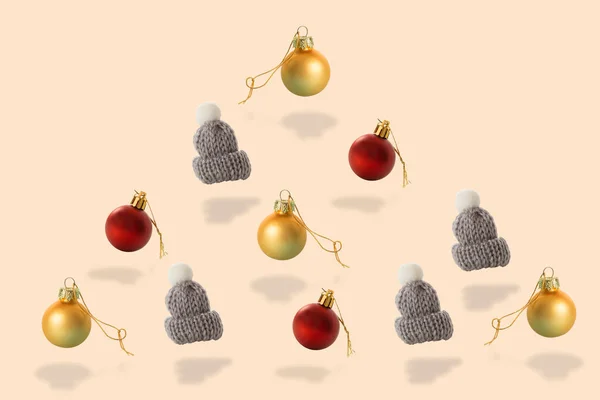 Gray Woolen Cap Whit White Pompon Christmas Baubles Pattern Pastel — Stock Photo, Image