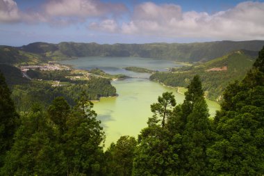 Sete Cidades krater gölleri, Lagoa Verde ve Lagoa Azul