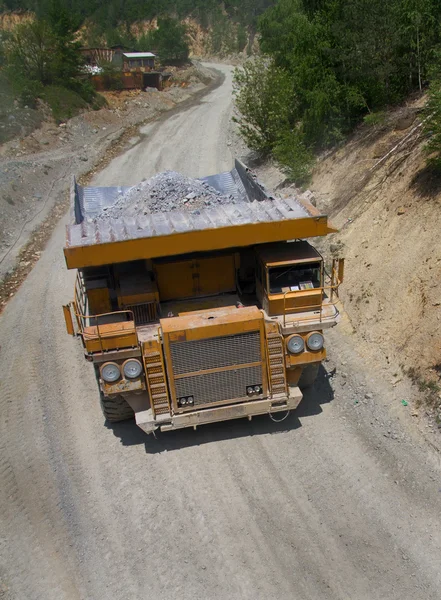 Yellow dump truck on coper surface mining — Stock Photo, Image