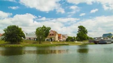 Belarus, Minsk - Temmuz 03: Trinity banliyösünde, tarihi merkezi (timelapse, hareket)