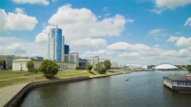 Minsk, Beyaz Rusya - 3 Temmuz: Nemiga, görünümü alt şehrin tarihi merkezi (timelapse, hareket)