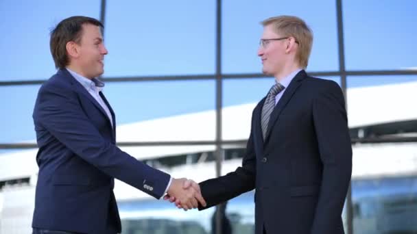 Two businessmen shaking hands — Stock Video