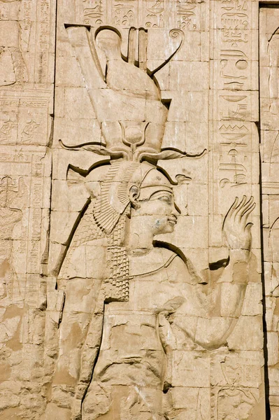 Grande Scultura Pietra Dell Antica Dea Egizia Tempio Horus Edfu — Foto Stock