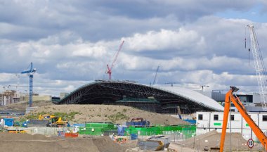 Londra, İngiltere - 18 Eylül 2010: Sucul Merkezi 'nin inşaatı. Yapı 2012 Londra Olimpiyatları için yüzme havuzları düzenleyecek..