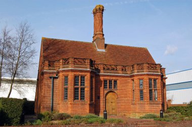 Basingstoke 'taki eski Daneshill Tuğla ve Döşeme şirketinin tarihi ofisi. Ünlü mimar Sir Edwin Lutyens tarafından 1905 'te tasarlandı. Şimdi Basingstoke Miras Topluluğu tarafından halk eğlencesi için korunuyor..