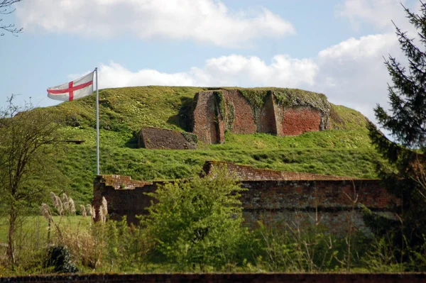 Eski Basing 'deki harabelerin manzarası. Kraliyet kalesi olan konut, İngiliz İç Savaşı sırasında meydana gelen bir dizi kuşatma ve çatışmadan sonra yok edildi. Basingstoke, Hampshire.