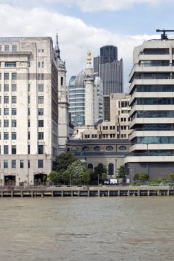 Sir Christopher Wren's monument to the Great Fire of London surrounded by tall office buildings. City of London.
