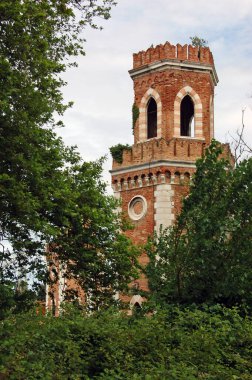 Venedik, İtalya 'daki Arsenale donanma üssünün girişini koruyan kulelerden biri..