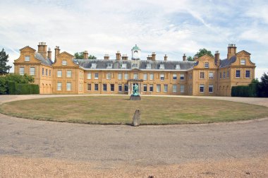 Stratfield Saye, görkemli ev, Basingstoke, Hampshire yakınlarında. Wellington Dükü 'nün ilk askeri kahramanının evine..