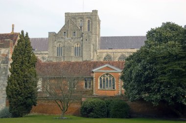 Winchester, Hampshire 'daki katedralin güney manzarası..