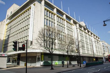 Londra, İngiltere - 26 Şubat 2021: Oxford Street, Londra 'daki John Lewis zincirinin amiral gemisi mağazası. COVID-19 tecrit kısıtlamaları nedeniyle kapatıldı. 