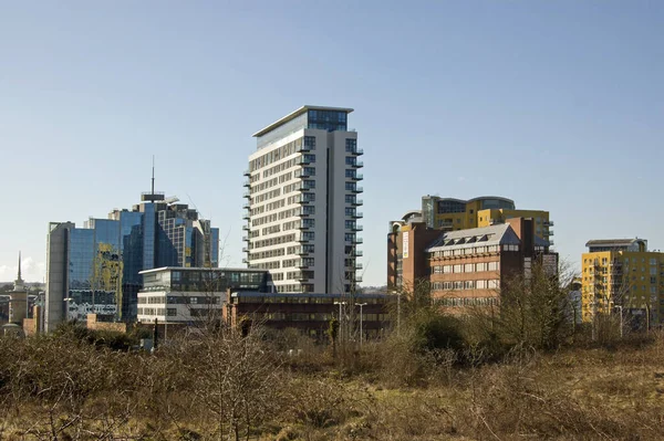 Basingstoke, Hampshire 'ın merkezi. Sabah erken saatlerde South View' dan görüldü..