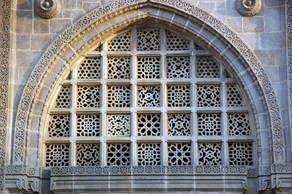 Détail Une Fenêtre Pierre Sculptée Dans Arc Sur Porte Historique — Photo
